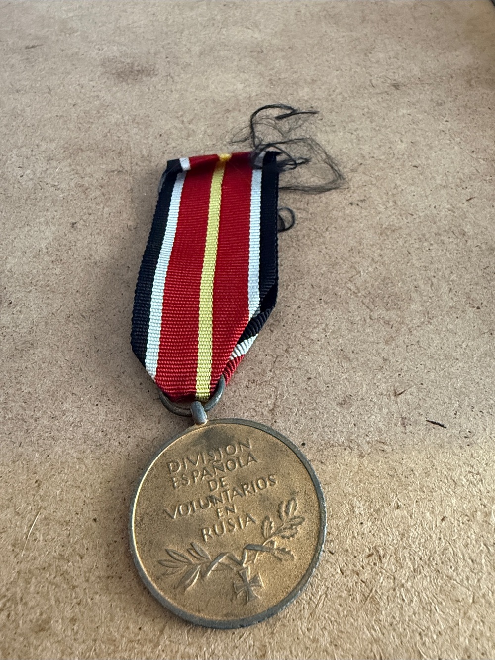 Spanish Blue Division commemorative medal - Picture 2 of 3